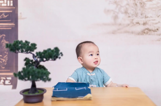 成都宝宝半夜吐了怎么回事